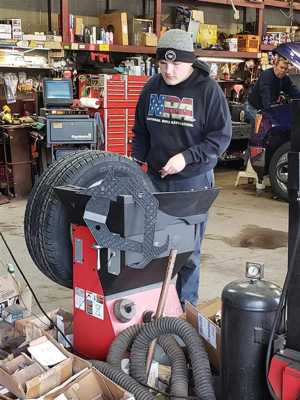 Leo's Service Center